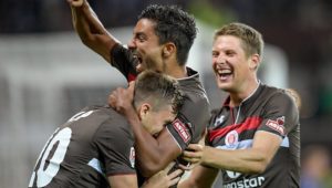 Später Siegtreffer in Duisburg: Joker Allagui köpft St. Pauli auf Platz drei
