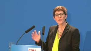 Rennen um CDU-Vorsitz: Annegret Kramp-Karrenbauer erklärt Kandidatur