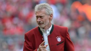 Auf der Tribüne nicht erwünscht: Breitner gibt Bayern-Ehrenkarten zurück
