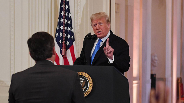 Weißes Haus schließt CNN-Reporter nach Streit mit Trump aus – Debatte um Video