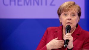 Angela Merkel beim Chemnitz-Besuch: Kanzlerin verteidigt Migrationspakt gegen „Lügen“