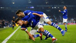 CL-Lichtblick im Abstiegskampf: Schalke krampft sich zum Last-Minute-Sieg