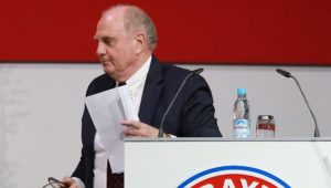 JHV-Kritik trifft Bayern-Boss: Hoeneß kassiert doch noch eine Watschn