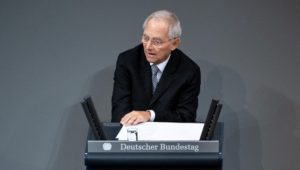 100 Jahre Frauenwahlrecht: Schäuble fordert Männer zu mehr Hausarbeit auf