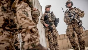 Lage der Bundeswehr: Wehrbeauftrager kritisiert zivile Lufttransporte in Afghanistan