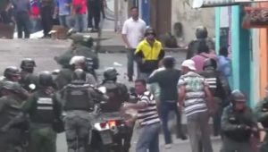 Eskalation in Venezuela: USA ziehen Diplomaten ab – Maduro gesprächsbereit