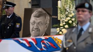 Walter Lübcke: Ermordeter Regierungspräsident in Heimatort beigesetzt