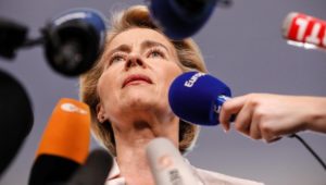 Umstrittene Nominierung: Ursula von der Leyen im EU-Parlament auf Stimmenfang