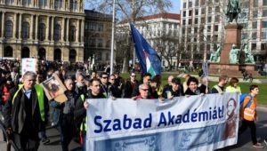 Gesetz zur Zerschlagung der ungarischen Akademie beschlossen